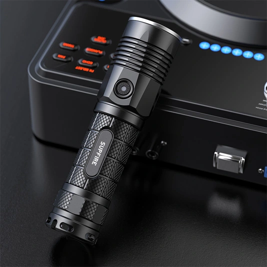 SUPER FIRE L5-S P50 900 Lumen Custom 26650 LED-Taschenlampe